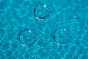 Gotas de agua formando una molécula de ozono